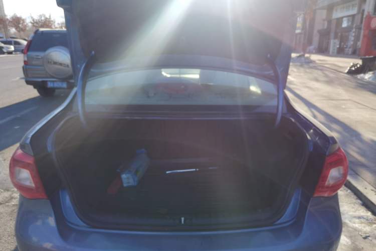 Used Volkswagen Bora 2008 1.6L Automatic Comfort Edition Trunk