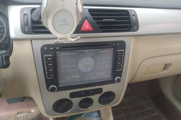 Used Volkswagen Bora 2008 1.6L Automatic Fashion Edition Audio And AC Panel