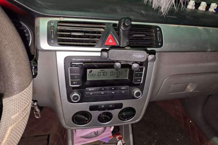 Used Volkswagen Bora 2008 1.6L Manual Fashion Model Audio And AC Panel