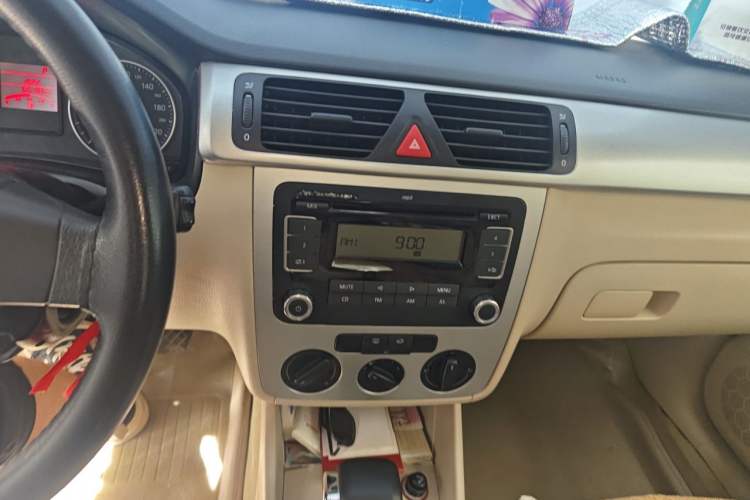 Used Volkswagen Bora 2008 1.6L Automatic Fashion Edition Audio And AC Panel