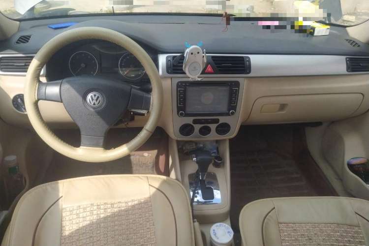 Used Volkswagen Bora 2008 1.6L Automatic Fashion Edition Center Console