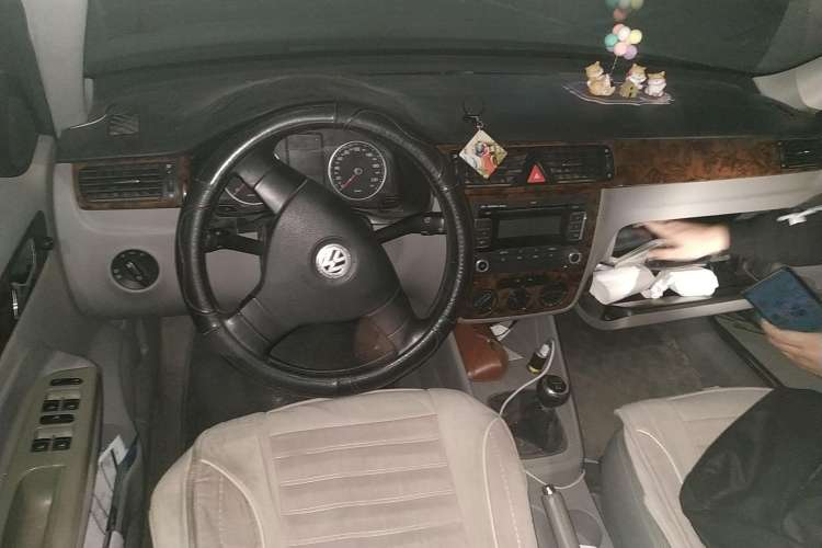 Used Volkswagen Bora 2008 1.6L Manual Comfort Model Center Console