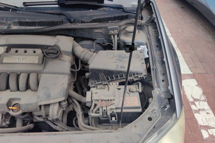 Used Volkswagen Bora 2008 1.6L Manual Fashion Model Engine Bay Left