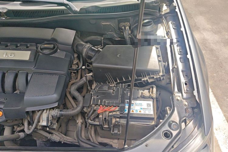 Used Volkswagen Bora 2008 1.6L Automatic Fashion Edition Engine Bay Left