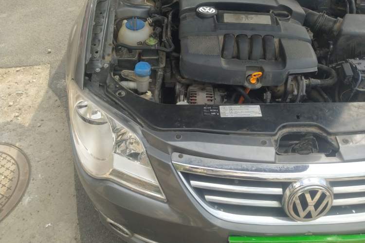 Used Volkswagen Bora 2008 1.6L Automatic Fashion Edition Engine Bay Right