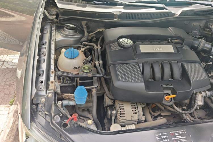 Used Volkswagen Bora 2008 1.6L Automatic Fashion Edition Engine Bay Right
