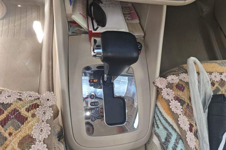 Used Volkswagen Bora 2008 1.6L Automatic Fashion Edition Gear Lever