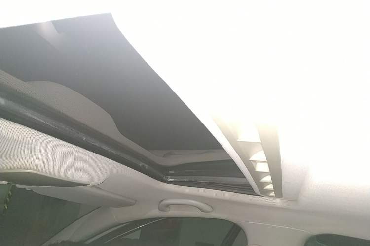 Used Volkswagen Bora 2008 1.6L Manual Comfort Model Headliner