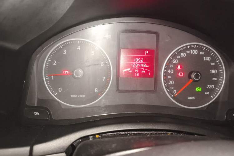 Used Volkswagen Bora 2008 2.0L Automatic Comfort Edition Odometer Close Up