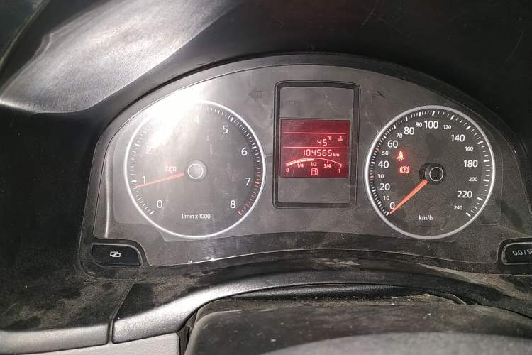 Used Volkswagen Bora 2008 1.6L Manual Comfort Model Odometer Close Up
