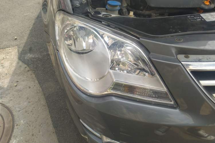 Used Volkswagen Bora 2008 1.6L Automatic Fashion Edition Right Front Headlight