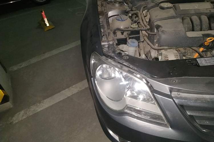 Used Volkswagen Bora 2008 1.6L Manual Comfort Model Right Front Headlight