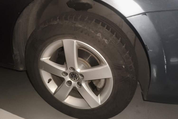 Used Volkswagen Bora 2008 2.0L Automatic Comfort Edition Right Front Wheel Hub