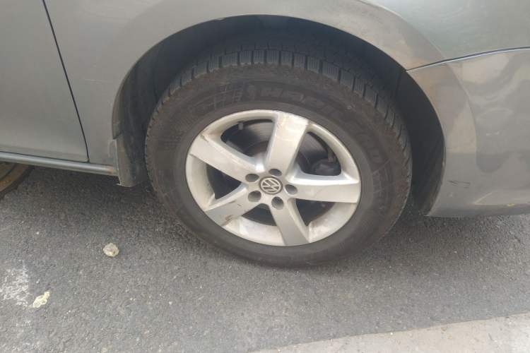 Used Volkswagen Bora 2008 1.6L Automatic Fashion Edition Right Front Wheel Hub