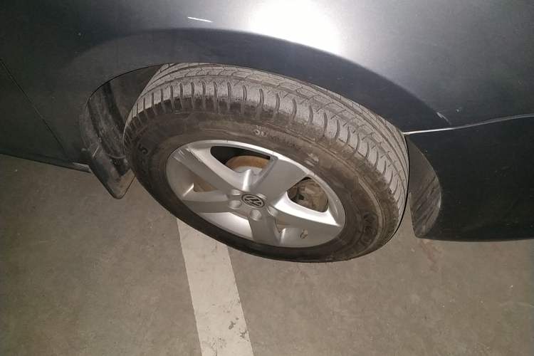 Used Volkswagen Bora 2008 1.6L Manual Comfort Model Right Front Wheel Hub