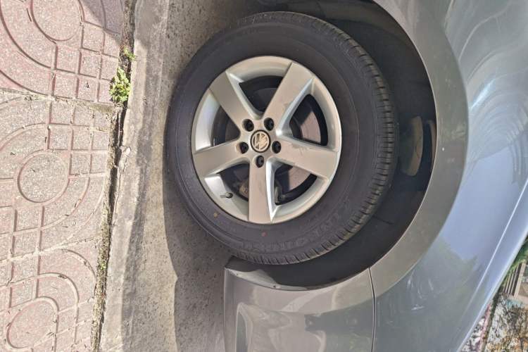 Used Volkswagen Bora 2008 1.6L Automatic Fashion Edition Right Front Wheel Hub