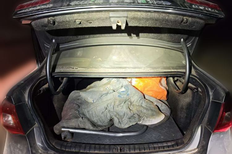 Used Volkswagen Bora 2008 1.6L Manual Fashion Model Trunk