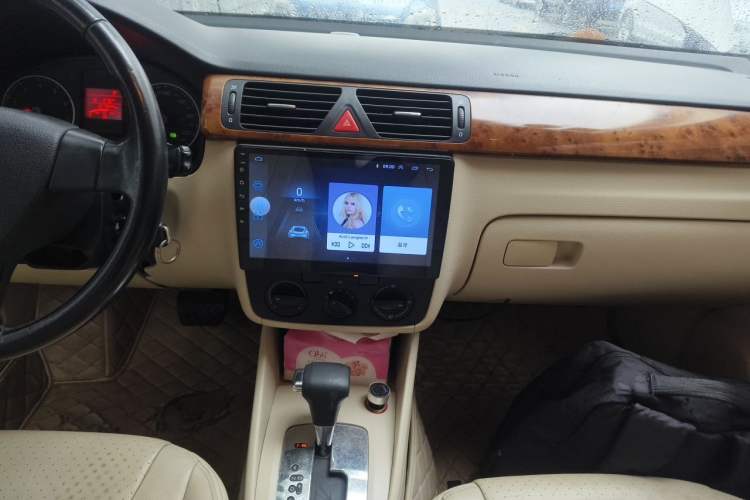 Used Volkswagen Bora 2008 2.0L Automatic Comfort Edition Audio And AC Panel