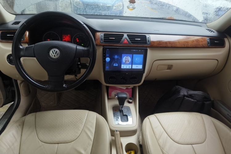 Used Volkswagen Bora 2008 2.0L Automatic Comfort Edition Center Console
