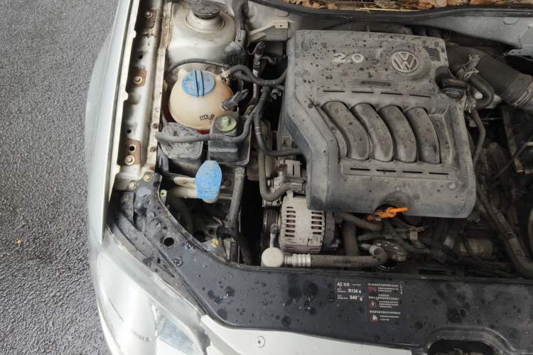 Used Volkswagen Bora 2008 2.0L Automatic Comfort Edition Engine Bay Right