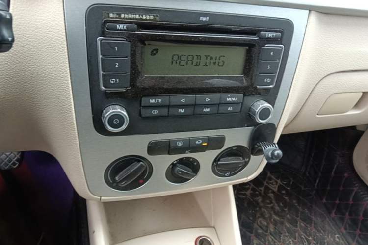 Used Volkswagen Bora 2008 1.6L Manual Fashion Model Audio And AC Panel