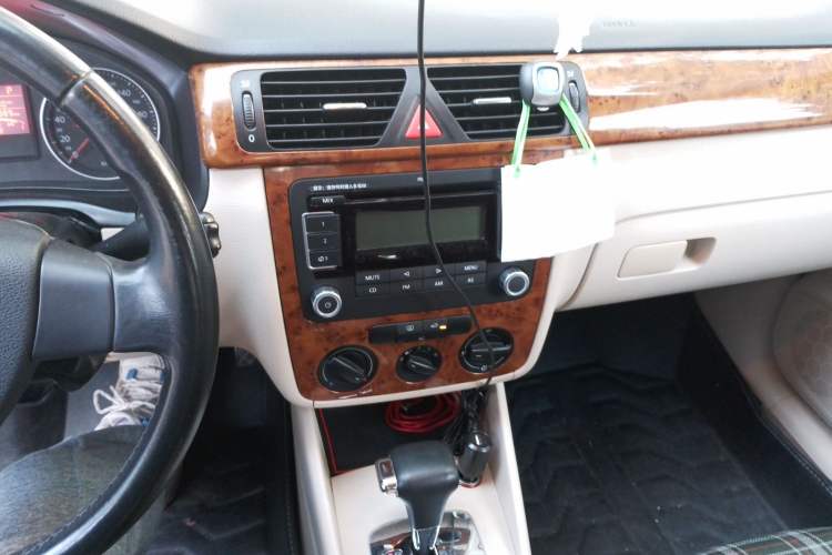 Used Volkswagen Bora 2008 1.6L Automatic Comfort Edition Audio And AC Panel