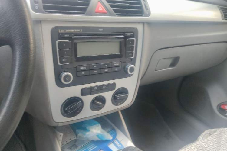 Used Volkswagen Bora 2008 1.6L Manual Fashion Model Audio And AC Panel