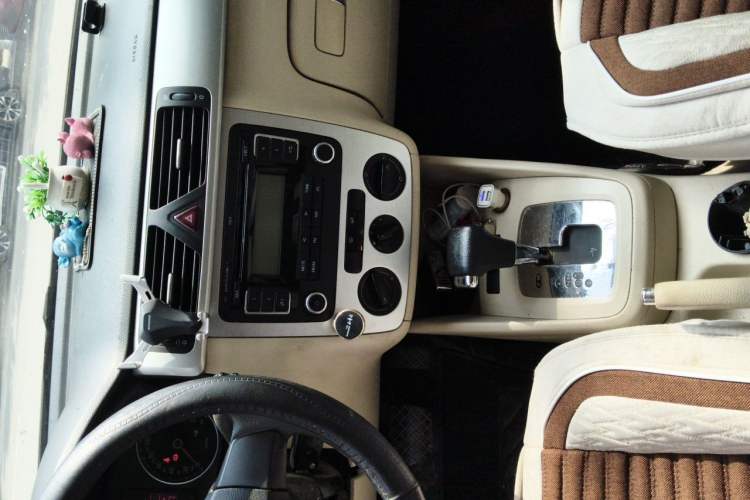 Used Volkswagen Bora 2008 1.6L Automatic Fashion Edition Audio And AC Panel