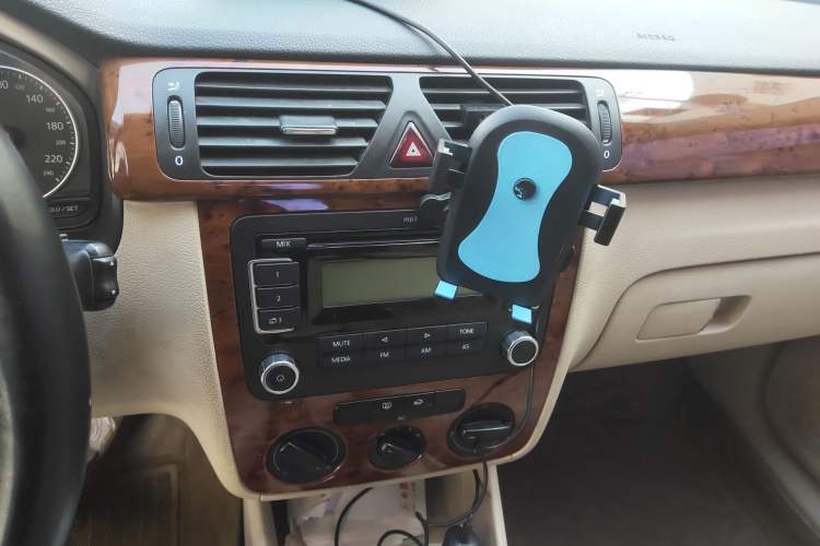 Used Volkswagen Bora 2008 1.6L Automatic Comfort Edition Audio And AC Panel