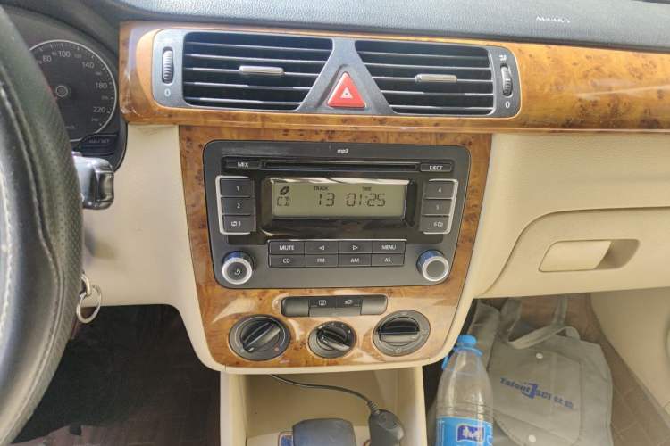 Used Volkswagen Bora 2008 2.0L Automatic Comfort Edition Audio And AC Panel