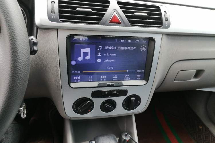 Used Volkswagen Bora 2008 1.6L Automatic Fashion Edition Audio And AC Panel