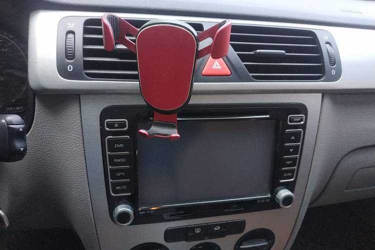 Used Volkswagen Bora 2008 1.6L Automatic Comfort Edition Audio And AC Panel