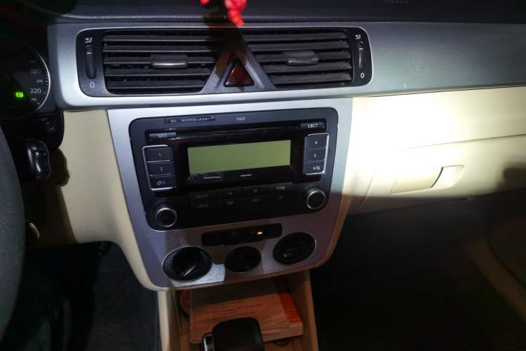 Used Volkswagen Bora 2008 1.6L Automatic Comfort Edition Audio And AC Panel