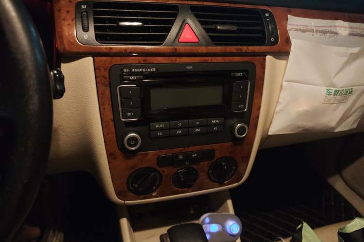 Used Volkswagen Bora 2008 1.6L Automatic Comfort Edition Audio And AC Panel