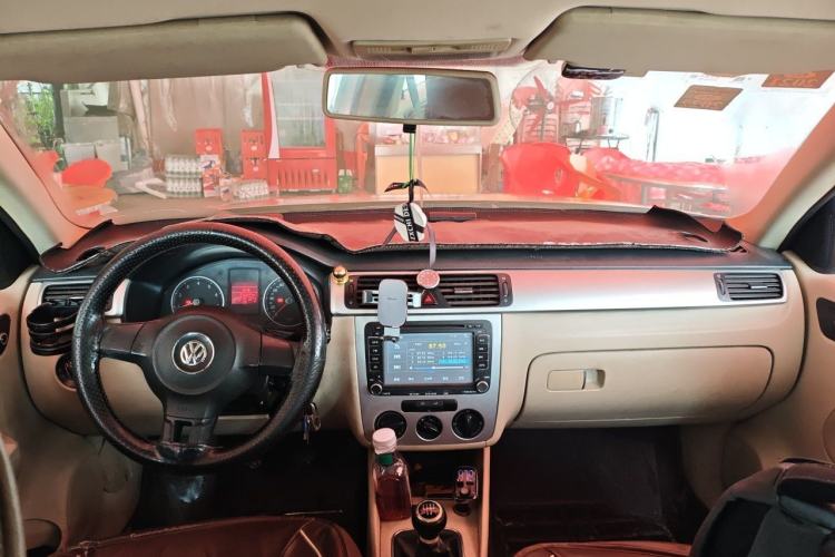 Used Volkswagen Bora 2008 1.6L Manual Fashion Model Center Console
