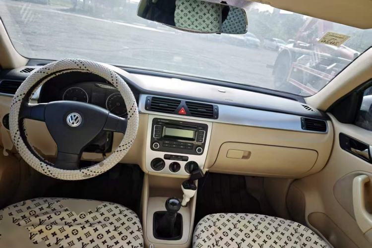 Used Volkswagen Bora 2008 1.6L Manual Fashion Model Center Console