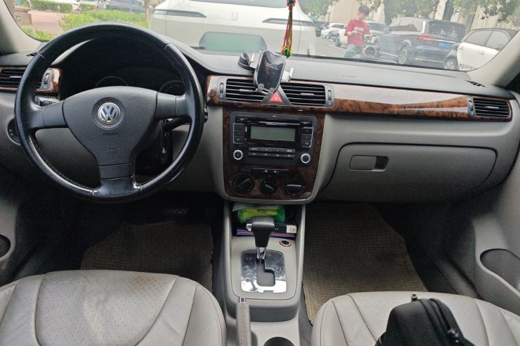 Used Volkswagen Bora 2008 1.6L Automatic Comfort Edition Center Console
