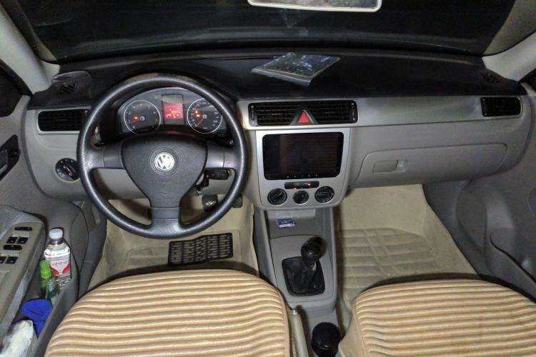 Used Volkswagen Bora 2008 1.6L Manual Fashion Model Center Console