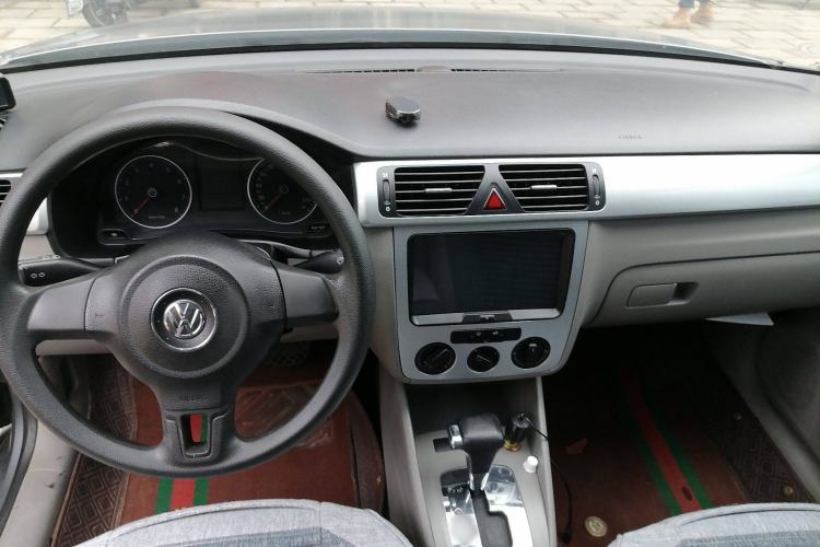 Used Volkswagen Bora 2008 1.6L Automatic Fashion Edition Center Console