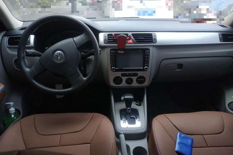 Used Volkswagen Bora 2008 1.6L Automatic Comfort Edition Center Console