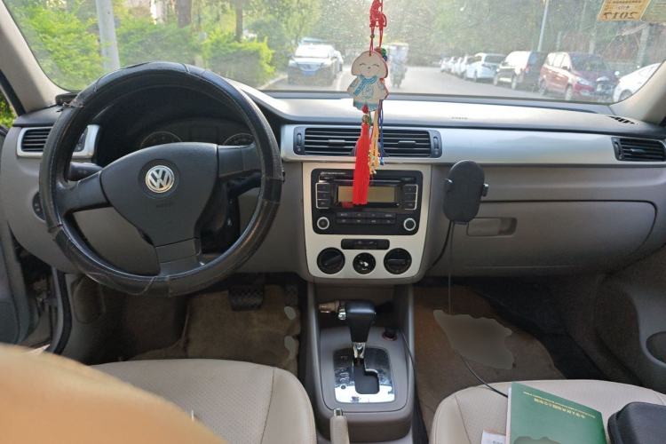 Used Volkswagen Bora 2008 1.6L Automatic Fashion Edition Center Console