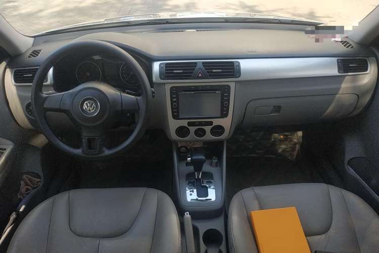 Used Volkswagen Bora 2008 1.6L Automatic Fashion Edition Center Console