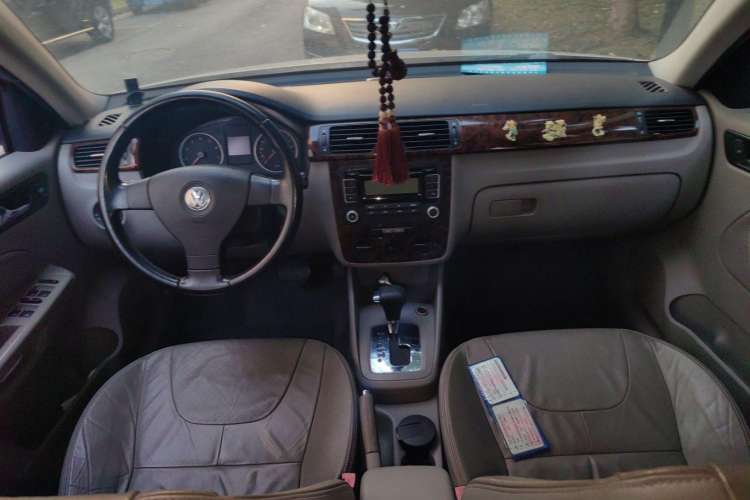 Used Volkswagen Bora 2008 1.6L Automatic Comfort Edition Center Console