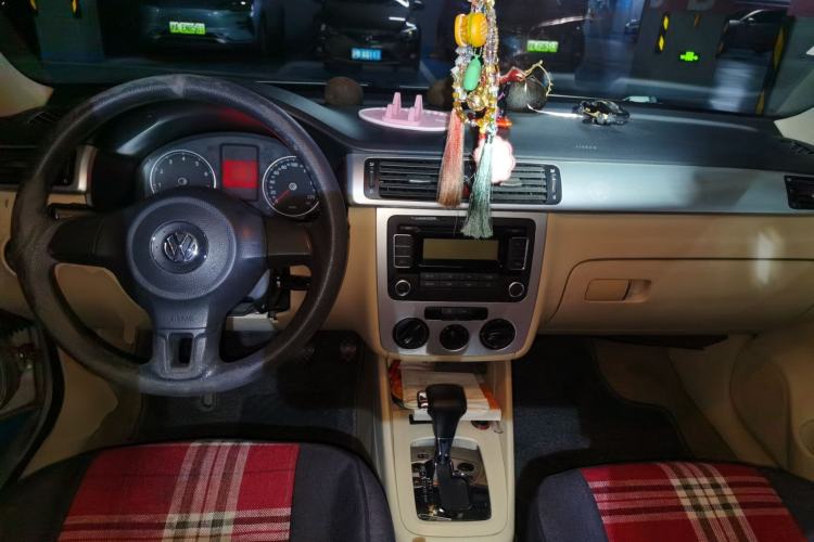 Used Volkswagen Bora 2008 1.6L Automatic Comfort Edition Center Console