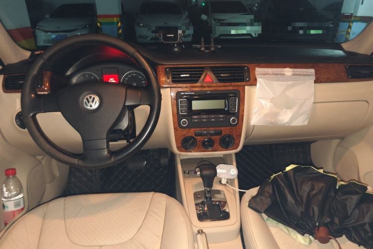 Used Volkswagen Bora 2008 1.6L Automatic Comfort Edition Center Console