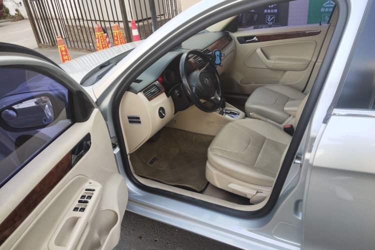 Used Volkswagen Bora 2008 1.6L Automatic Comfort Edition Driver Seat