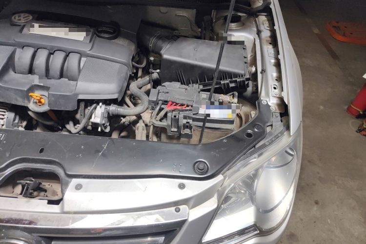 Used Volkswagen Bora 2008 1.6L Automatic Comfort Edition Engine Bay Left