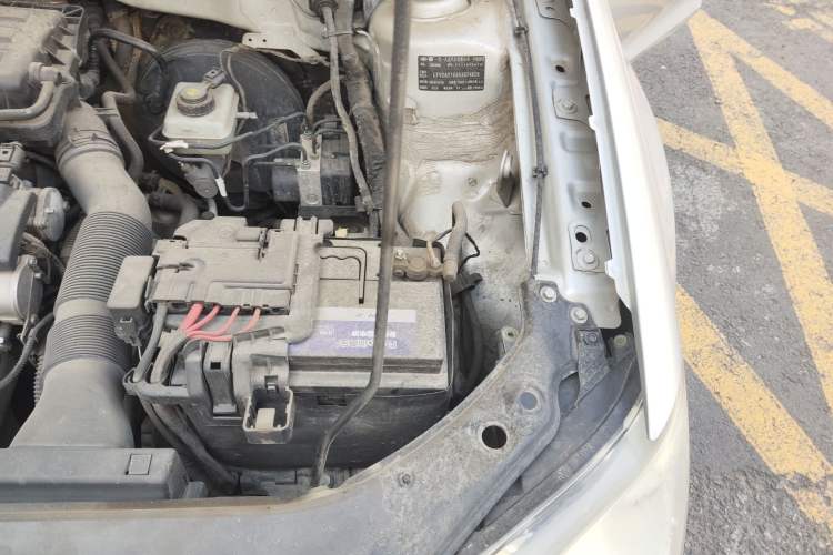 Used Volkswagen Bora 2008 1.6L Automatic Comfort Edition Engine Bay Left