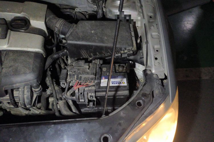 Used Volkswagen Bora 2008 1.6L Manual Fashion Model Engine Bay Left