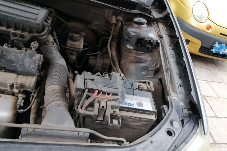 Used Volkswagen Bora 2008 1.6L Automatic Fashion Edition Engine Bay Left